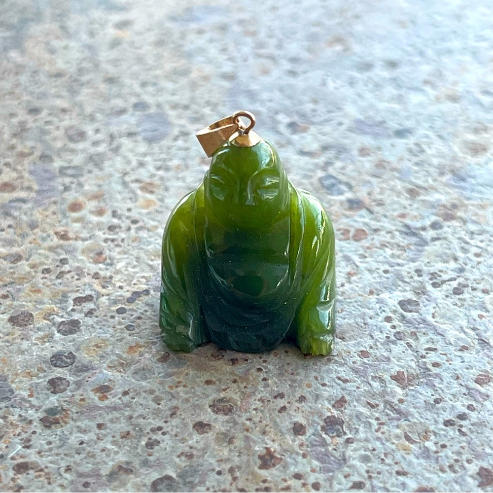 Green Jade Buddha Pendant 18kt yellow gold cap and bale